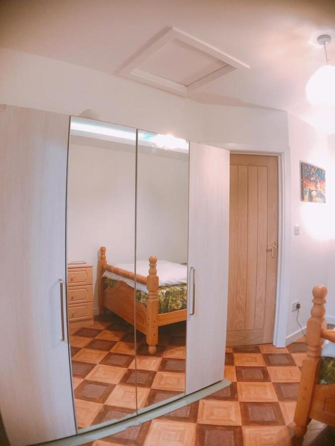 Comfortable Double Bedroom Lovely Bungalow Apartment Manchester