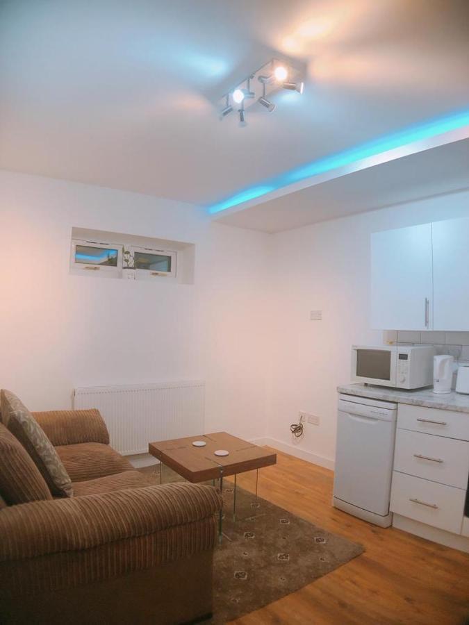 Apartment Comfortable Double Bedroom Lovely Bungalow *