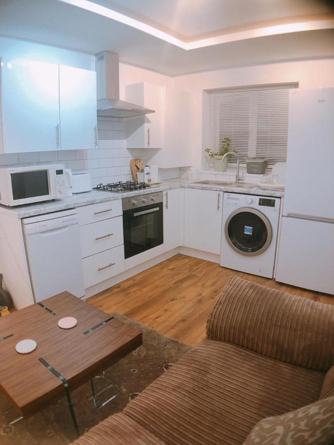 Comfortable Double Bedroom Lovely Bungalow Apartment *