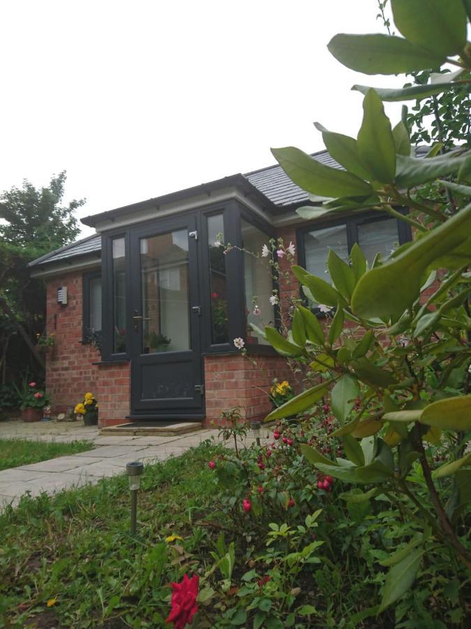 Apartment Comfortable Double Bedroom Lovely Bungalow *