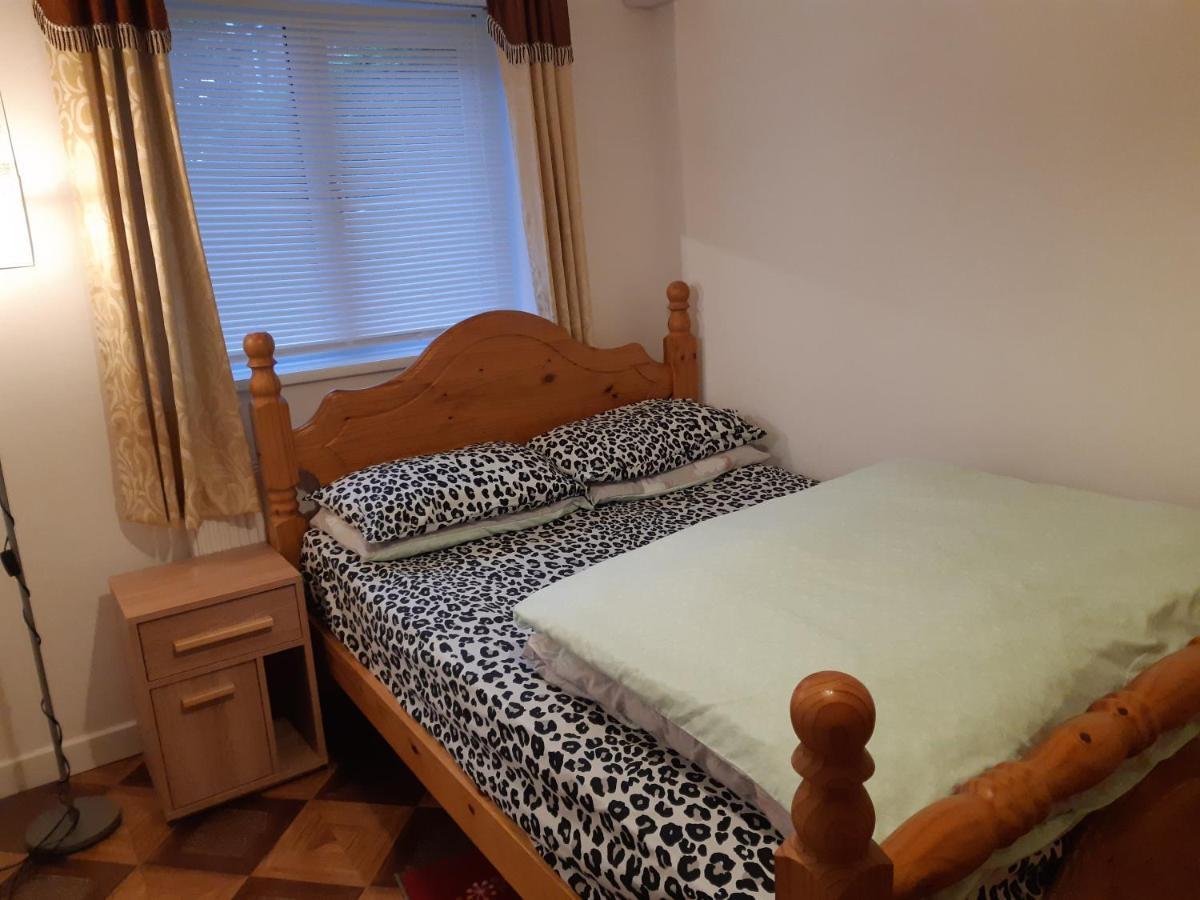Comfortable Double Bedroom Lovely Bungalow Apartment